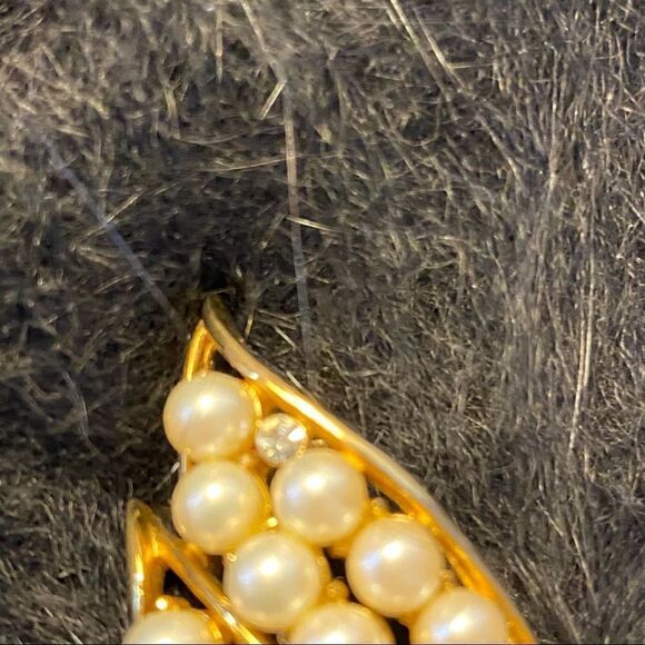 Vintage 70s Faux Pearl and Diamond Brooch - Picture 2 of 7